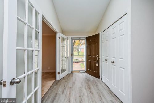 5074 Queens Wood Dr, Springfield VA  22015-1530 exterior