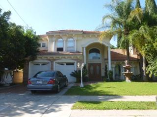 8324 Davis St, Downey, CA 90241-4919