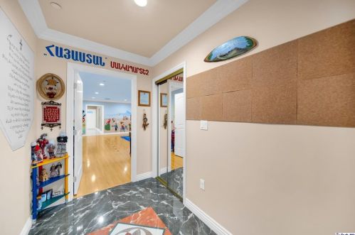 809 Lomita Ave, Glendale CA  91205-1617 exterior