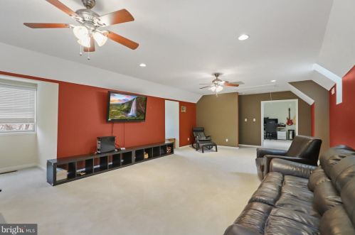 4933 Aspen St, Shady Side MD  20764-9667 exterior