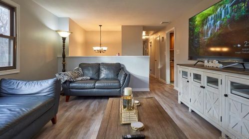 48 Center St, Windsor CT  06095-1402 exterior