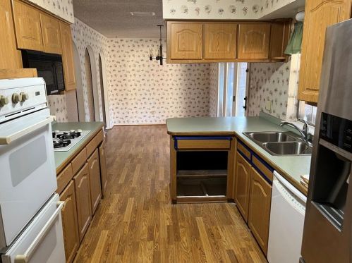 2110 Homestead Pl, Garland TX 75044-7512 exterior