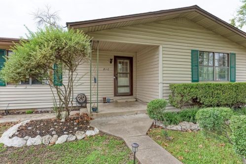 810 Sledge St, Uhland TX 78640-5609 exterior