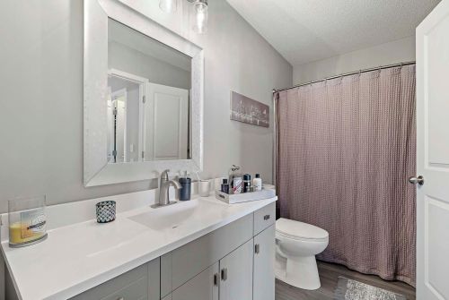 4924 Grenwich Ave, Saint Paul MN  55128-2059 exterior