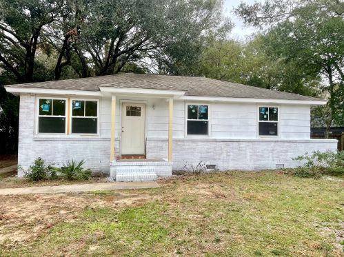 4 Ellen Ave, Mount Pleasant, SC 29464-4024