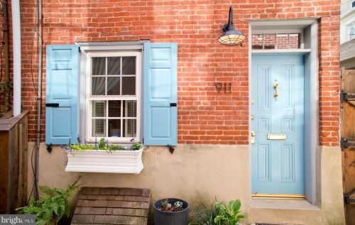 911 Bodine St, Philadelphia, PA 19147-4207