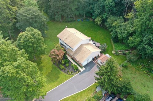 6 Brookline Ct, Middletown, NJ 07748-3302