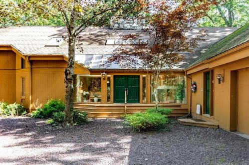 11 Knoll Rd, Woodbury, CT 06798-2512
