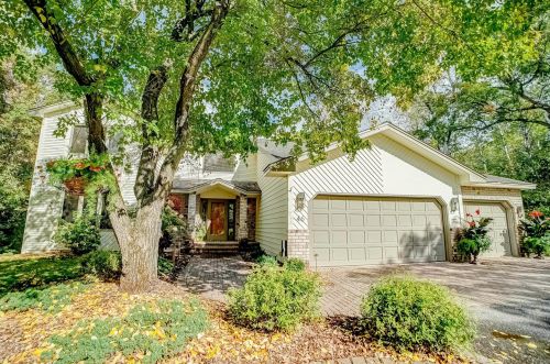 46 Apple Orchard Rd, Saint Paul, MN 55110-1233