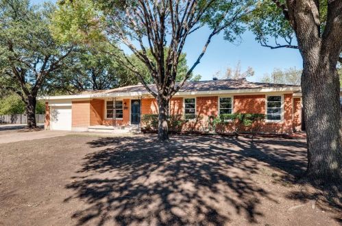 6701 Mike Dr, Fort Worth, TX 76180-8521