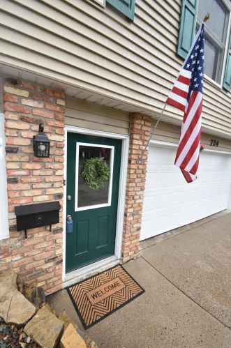 724 8th St, Hastings, MN 55033-2363