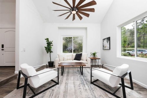 543 Hardell Ln, Vista, CA 92084-6622