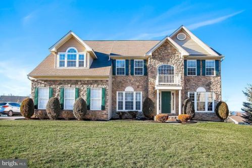 760 Clydesdale Dr, York, PA 17402-7590