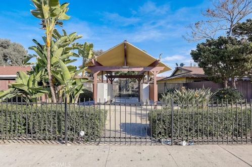 1026 Acacia St, Anaheim CA  92805-1517 exterior