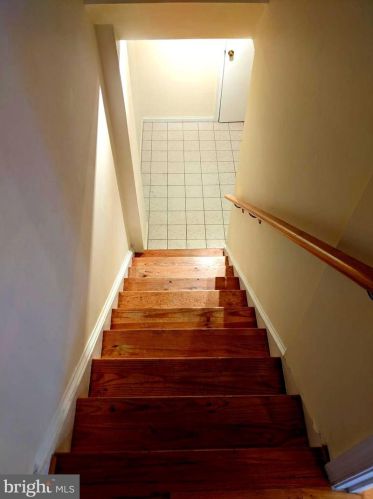 8069 Powderbrook Ln, Springfield VA  22153-2927 exterior