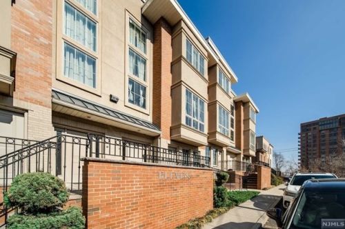 11 Washington Pl, Cliffside Park, NJ 07010-1215