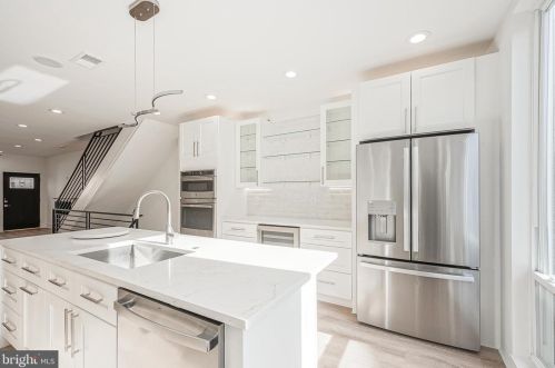 432 Manton St, Philadelphia PA 19147-5216 exterior