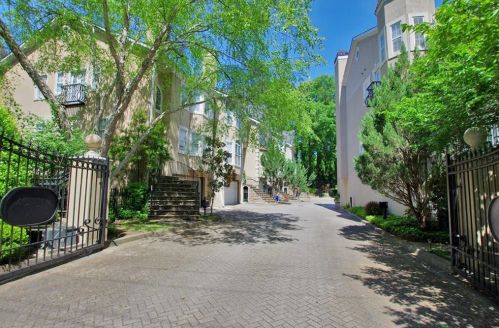 2475 Brookhaven Hts Ct, Atlanta GA  30319-5243 exterior