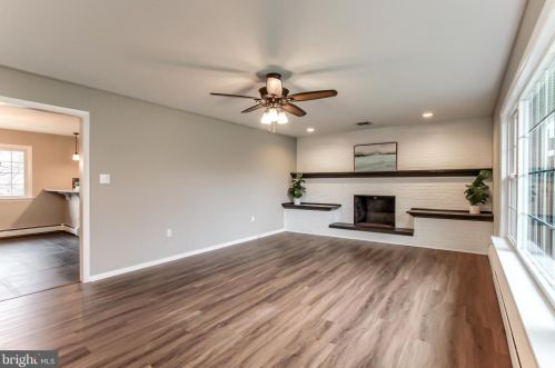 4858 Hawthorn Dr, Harrisburg, PA 17111-3716