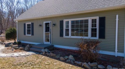 6 Highview Ter, Gales Ferry, CT 06339-1514