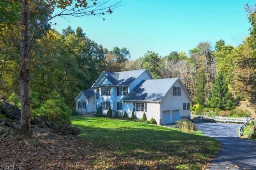 6 Macintosh Dr, Lafayette, NJ 07848-4047