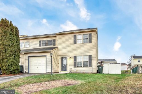 2972 Milky Way, York, PA 17315-4572