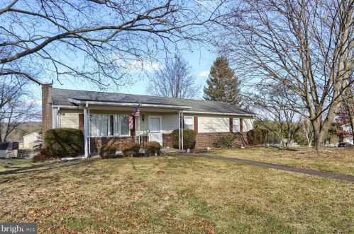 7 Mcnaughton Dr, Duncannon, PA 17020-9703
