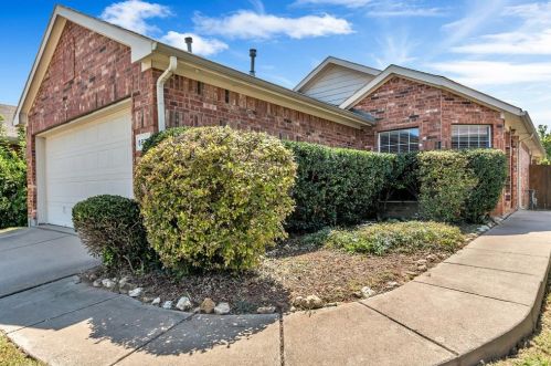 5823 Melanie Ct, Fort Worth, TX 76131-1622