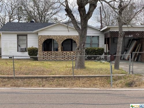 1207 Anthony Rd, Victoria, TX 77901-1673