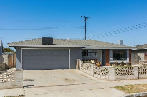 2151 Abbott St, Oxnard, CA 93033-8021