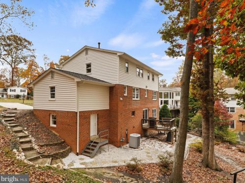 6702 Emporia Ct, Springfield VA  22152-3034 exterior