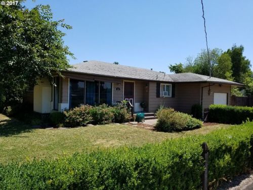 802 College St, Newberg OR  97132-3310 exterior
