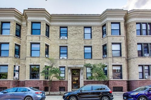 747 Wellington Ave, Chicago, IL 60657-5227