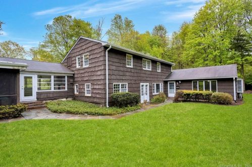 94 Rivergate Dr, Wilton, CT 06897-4137