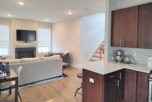 118 Sowers Dr, Hackettstown NJ  07840-7627 exterior