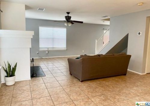 7819 Larcrest Ln, San Antonio, TX 78251-2121
