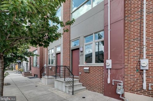 877 5th St, Philadelphia PA  19147-0030 exterior