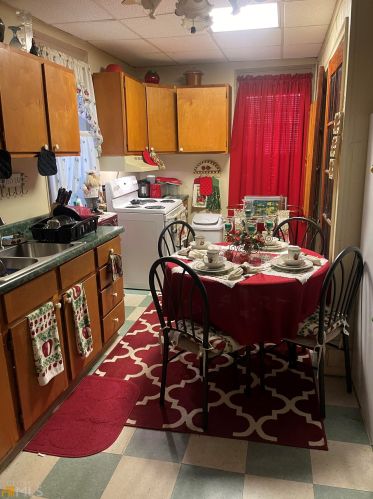 56 North St, Newnan, GA 30263-1061
