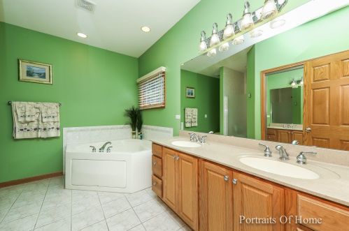 1003 Prairieview Pkwy, Pingree Grove IL  60140-8256 exterior