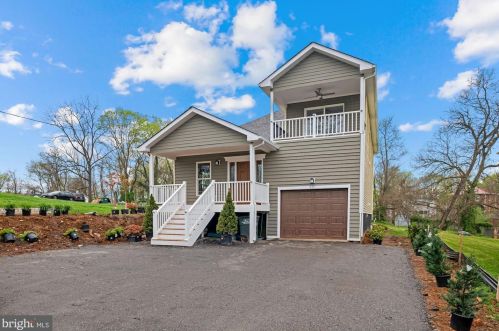 842 Washington St, Charles Town, WV 25414-1742