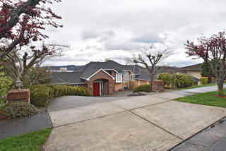 8726 Paisley Dr, Seattle, WA 98115-3948