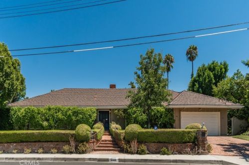 4468 Estrondo Dr, Van Nuys, CA 91436-3263
