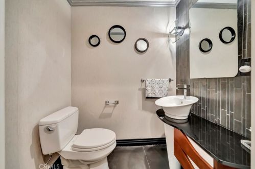 3719 Fairesta St, Glendale CA 91214-1718 exterior