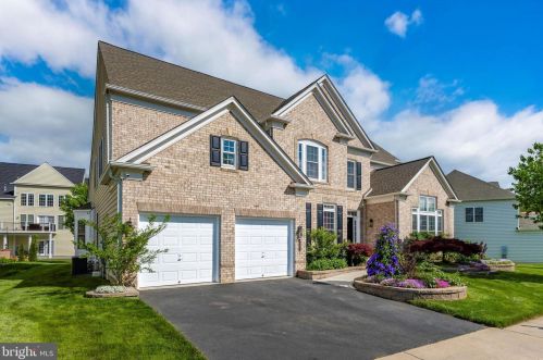 8907 Rhododendron Cir, Lorton, VA 22079-5688