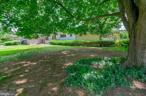 1126 Countryside Dr, Harrisburg, PA 17110-2801