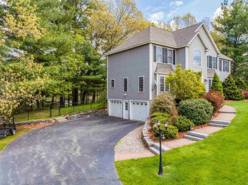 13 Melissa Cir, Pelham, NH 03076-2394