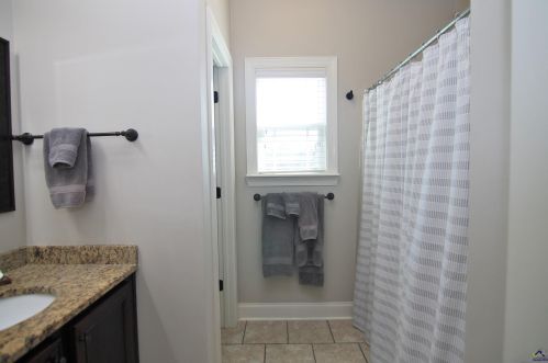 2074 Hiwassee Dr, Bonaire GA  31005-2507 exterior