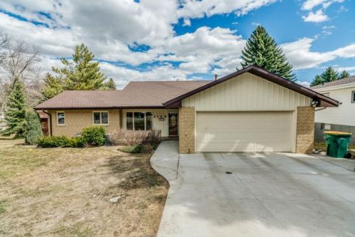 1129 Pioneer Dr, Bismarck, ND 58501-1256