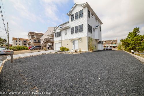 1103 Waikiki Dr, Lacey, NJ 08731-4733