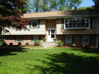 4 Iris Ct, Norwalk, CT 06854-2304